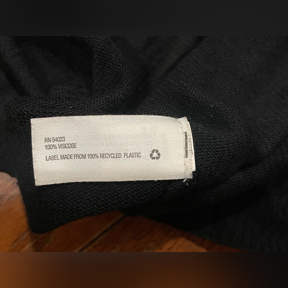 GAP Charcoal Knit Pullover - Picture 8 of 8